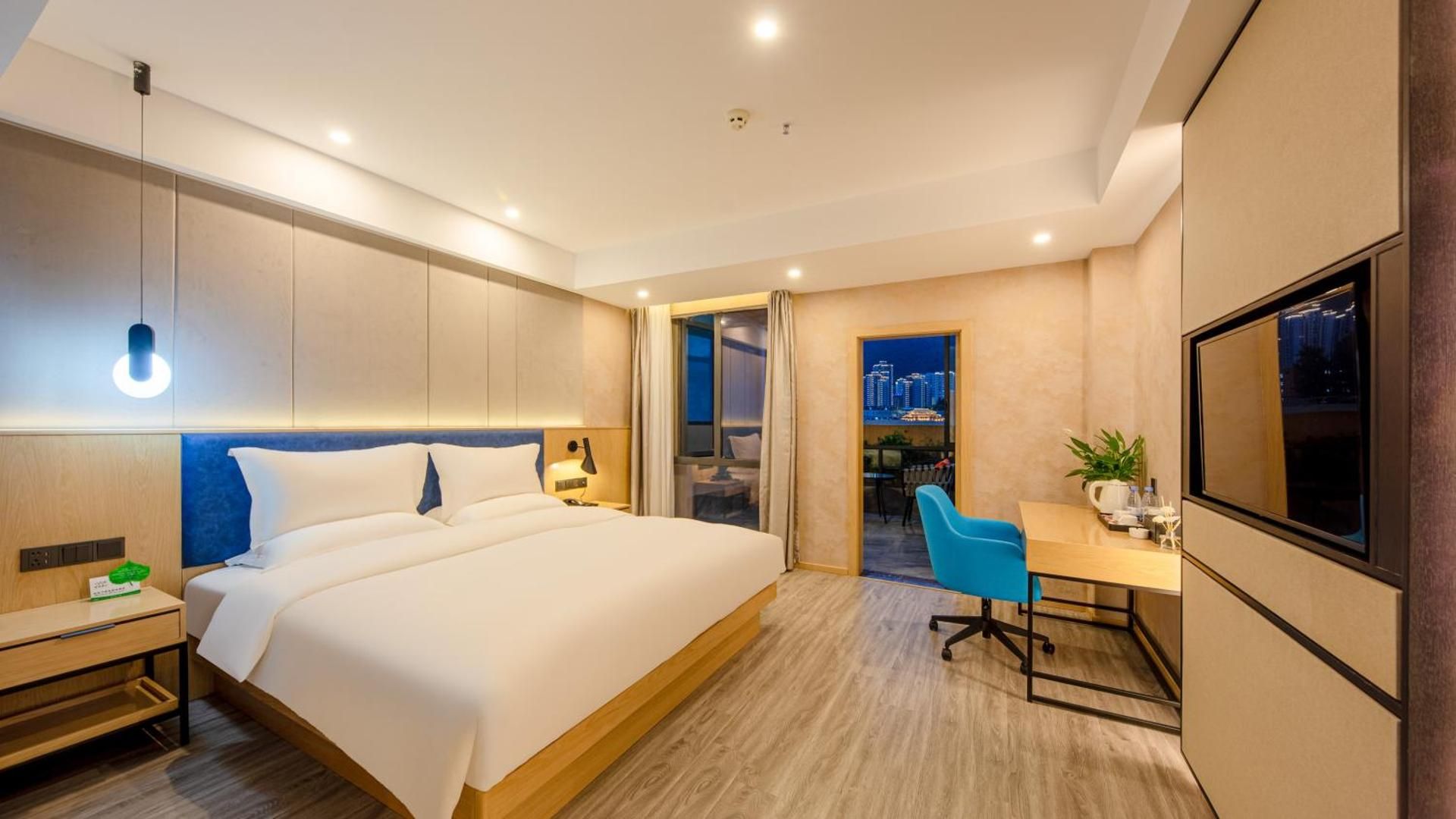 Queen Room with Balcony