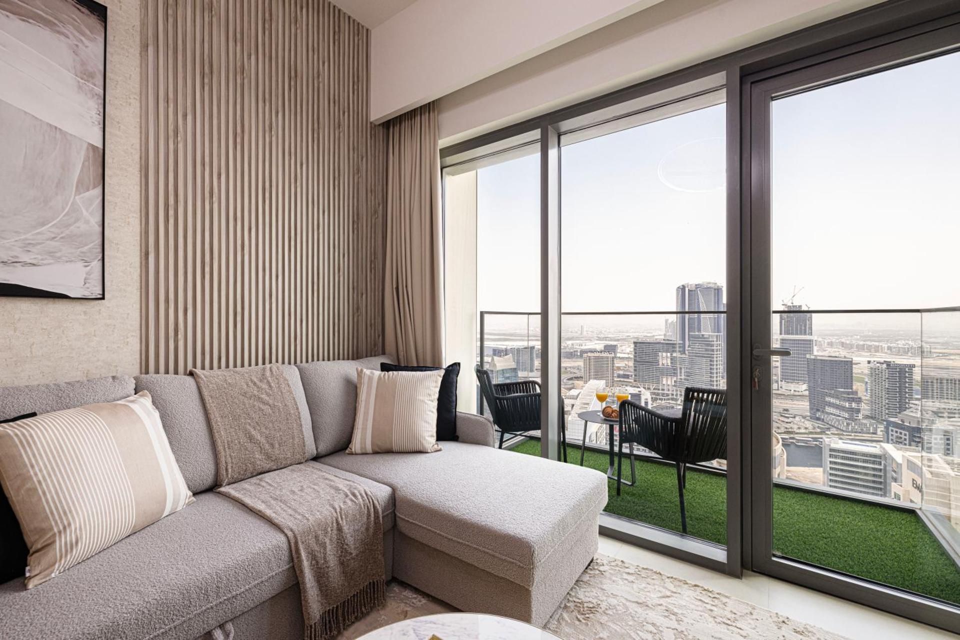 SmartStay at Burj Royale - Unique Downtown Dubai City Views - Brand New Luxury Apartments