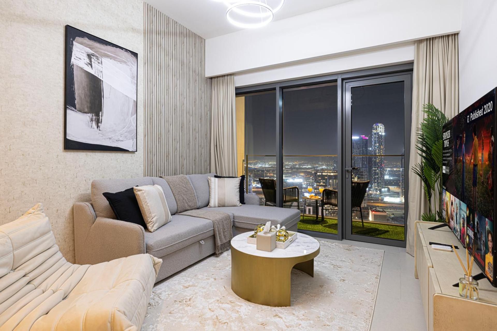 SmartStay at Burj Royale - Unique Downtown Dubai City Views - Brand New Luxury Apartments