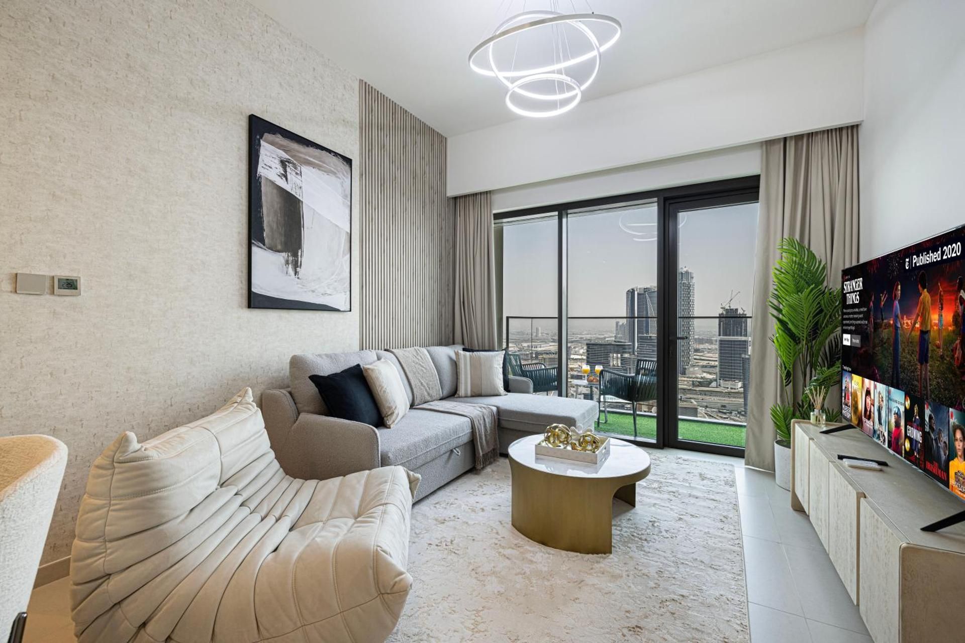 SmartStay at Burj Royale - Unique Downtown Dubai City Views - Brand New Luxury Apartments