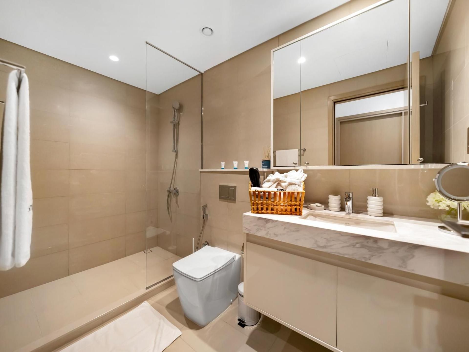 SmartStay at Burj Royale - Unique Downtown Dubai City Views - Brand New Luxury Apartments