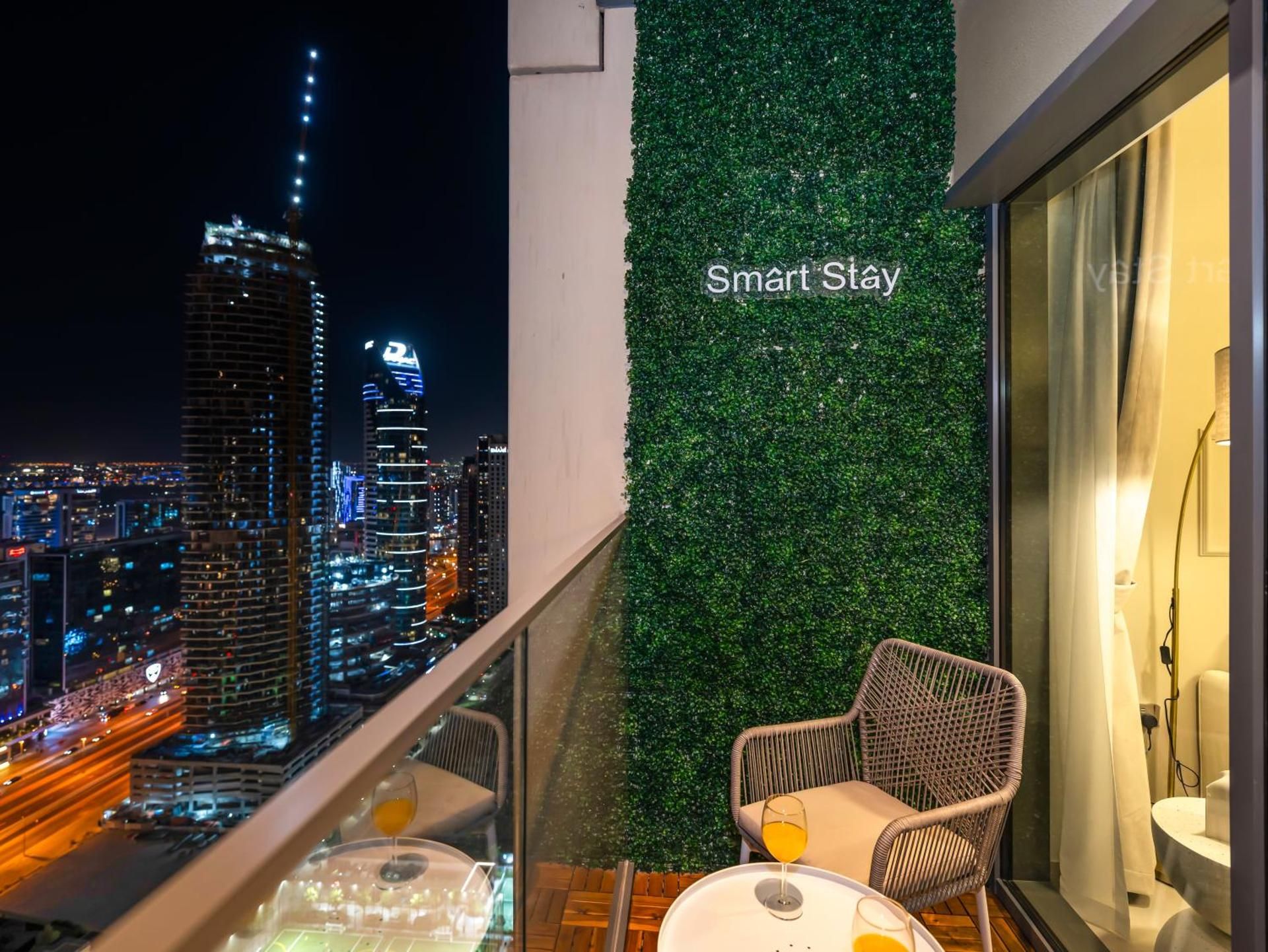 SmartStay at Burj Royale - Unique Downtown Dubai City Views - Brand New Luxury Apartments