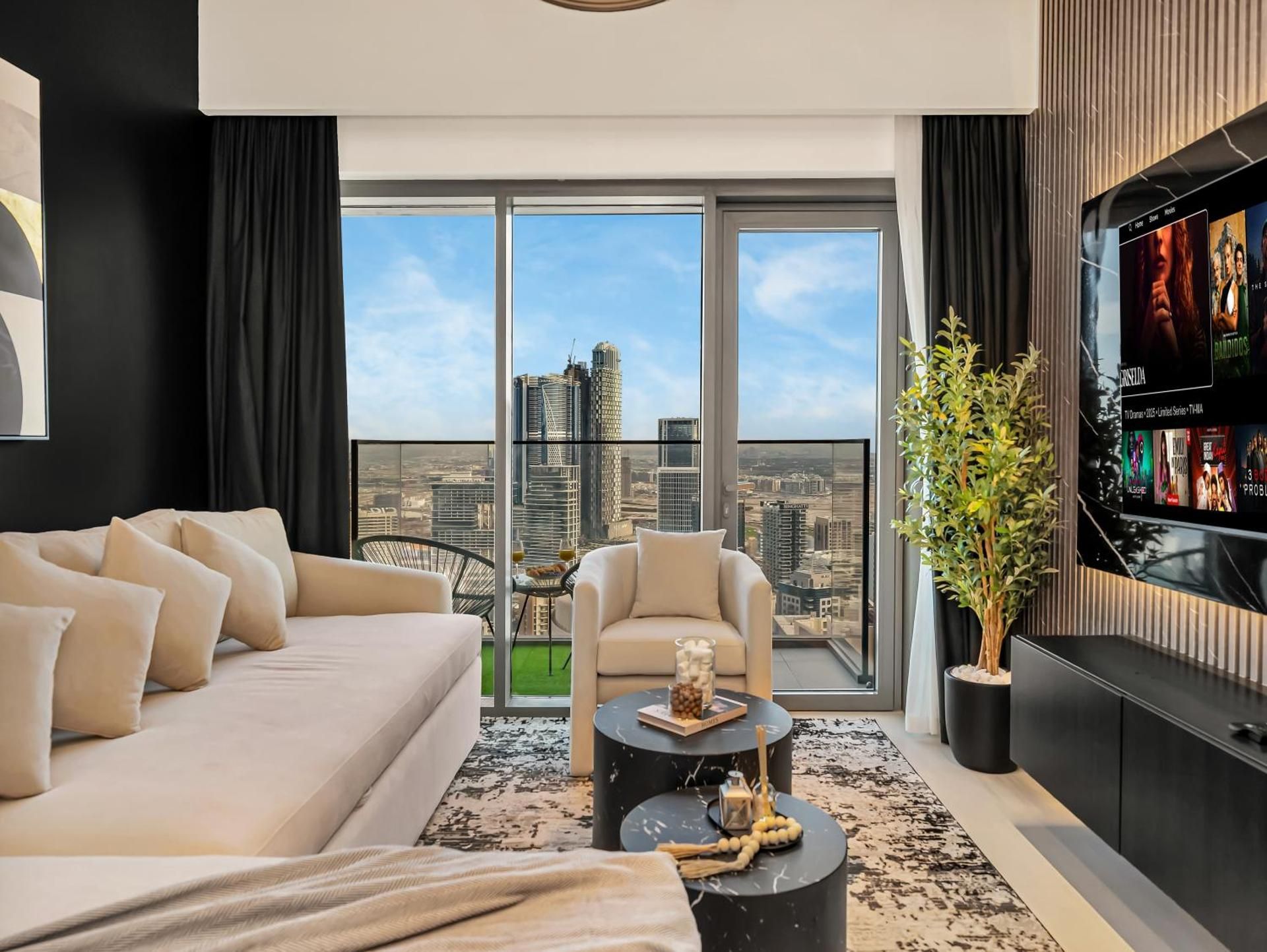 SmartStay at Burj Royale - Unique Downtown Dubai City Views - Brand New Luxury Apartments