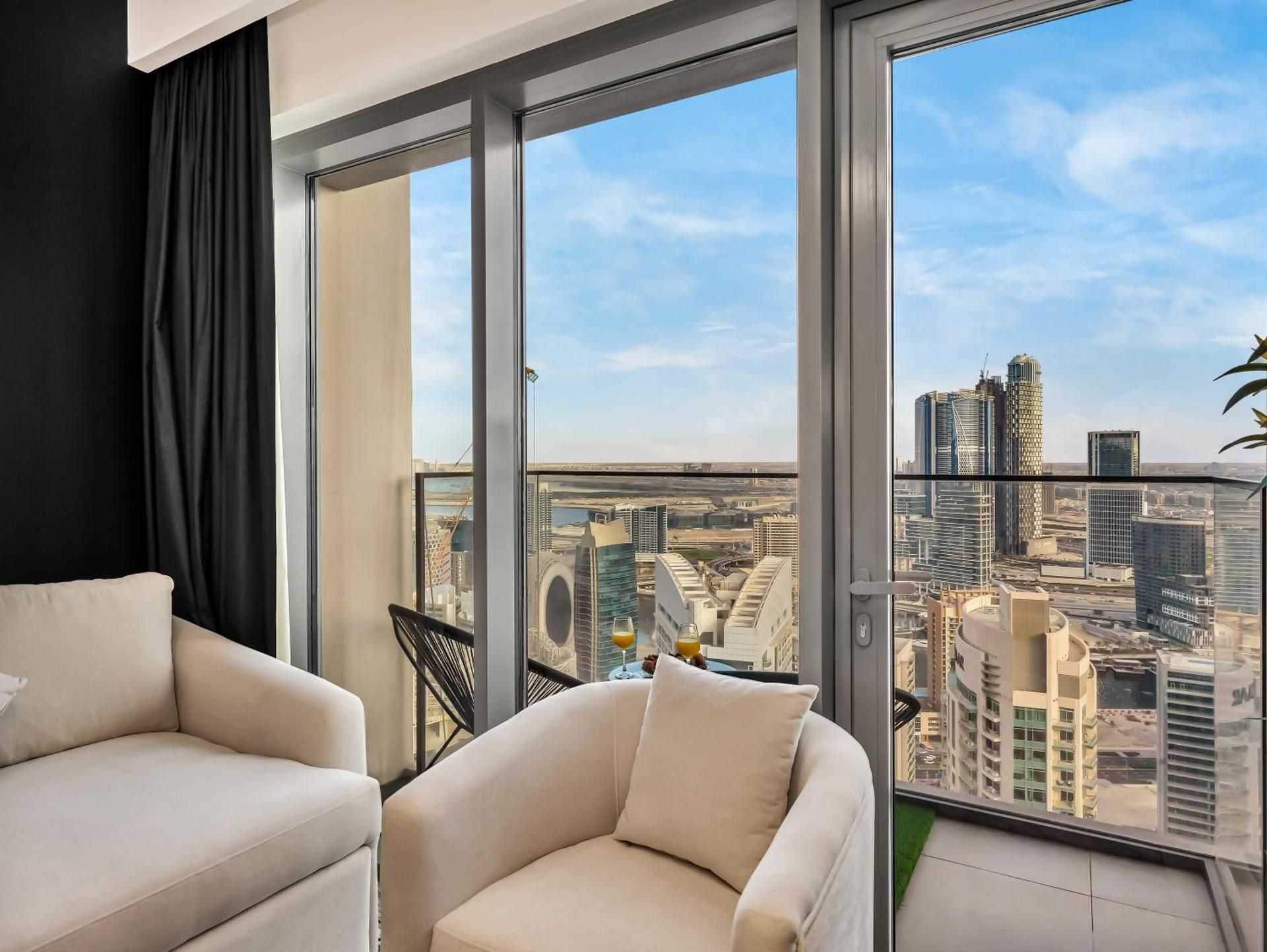 SmartStay at Burj Royale - Unique Downtown Dubai City Views - Brand New Luxury Apartments