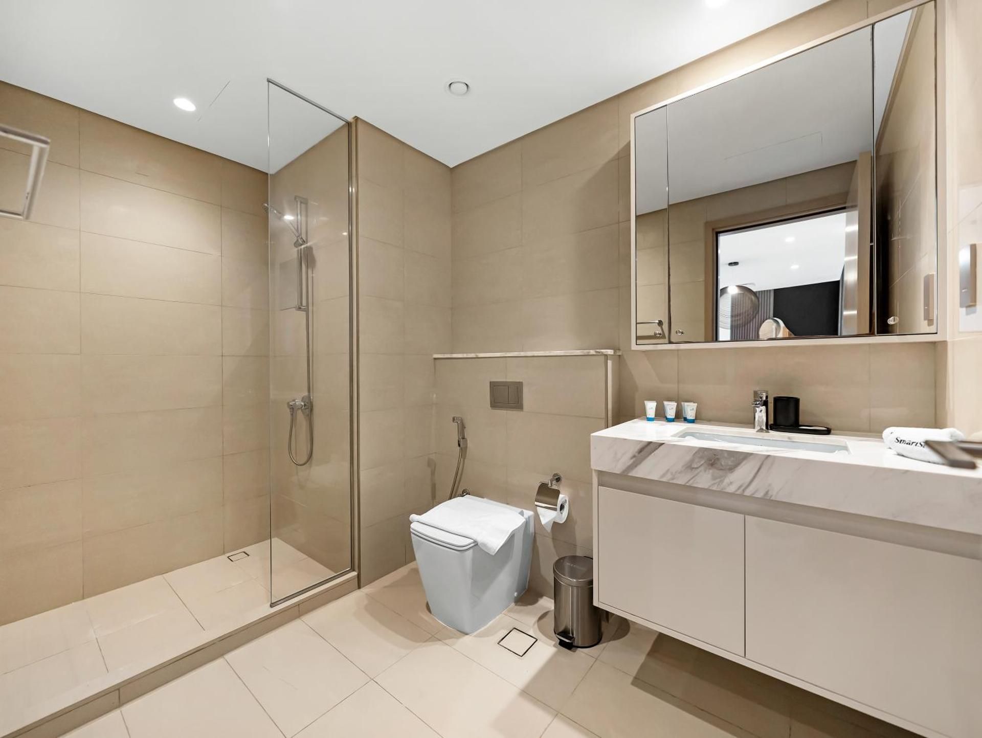 SmartStay at Burj Royale - Unique Downtown Dubai City Views - Brand New Luxury Apartments