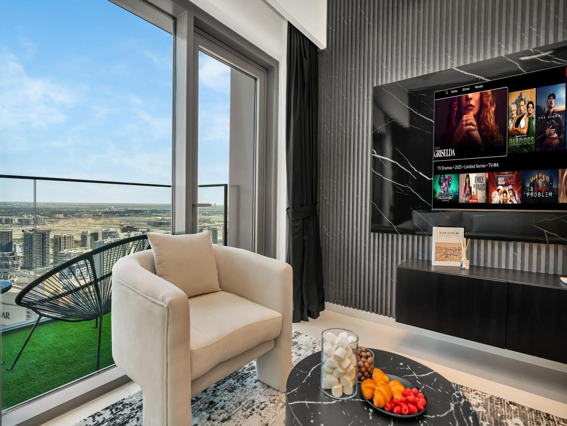 SmartStay at Burj Royale - Unique Downtown Dubai City Views - Brand New Luxury Apartments