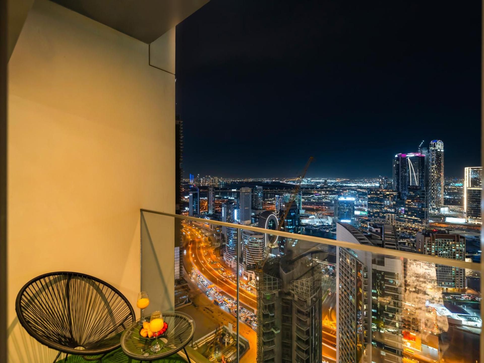 SmartStay at Burj Royale - Unique Downtown Dubai City Views - Brand New Luxury Apartments