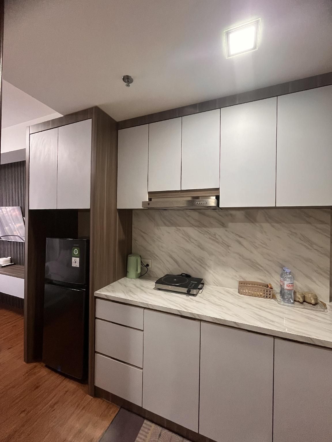 Service Apartment W/Netflix, SeaView