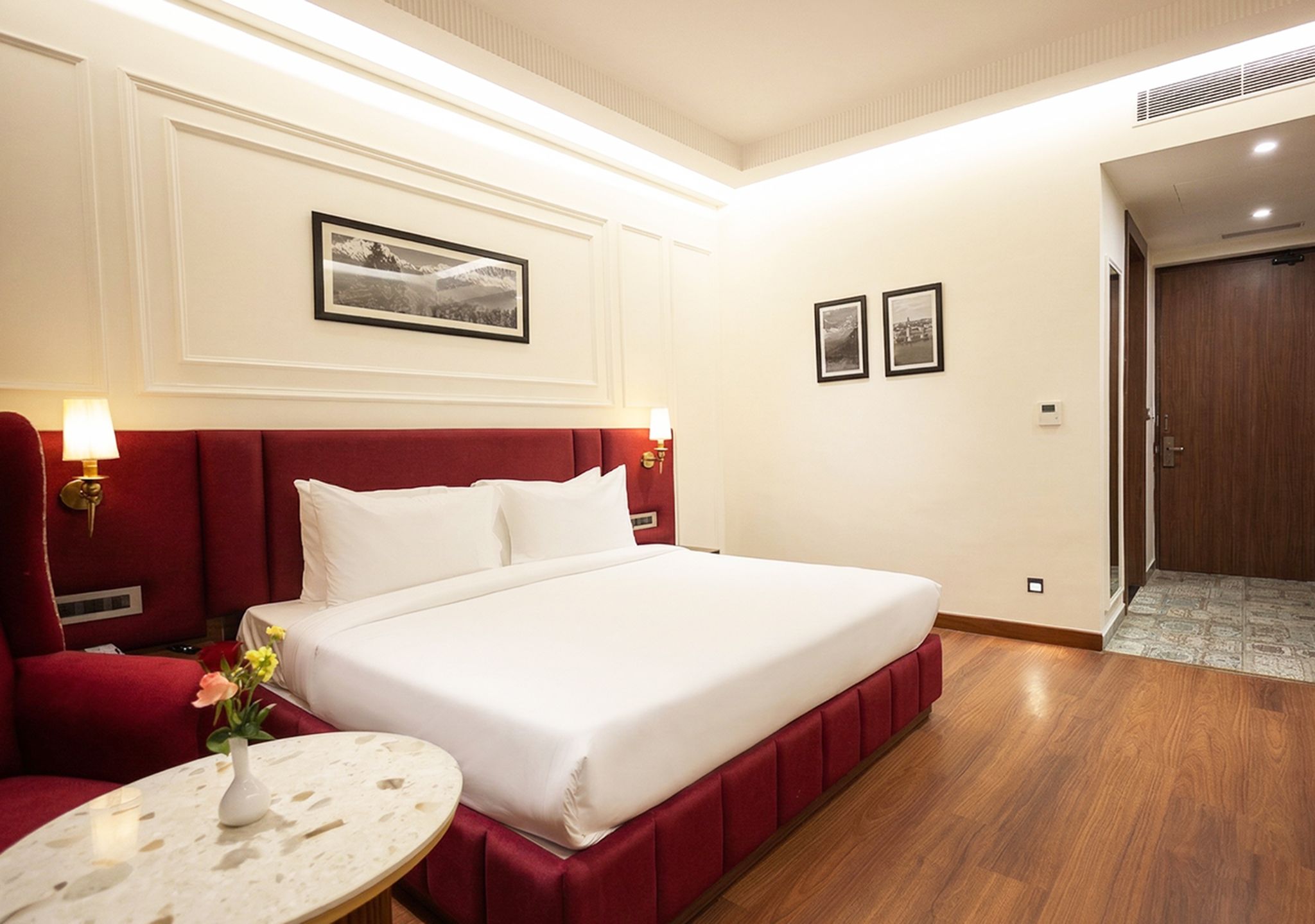 Saltstayz Autograph - Rishikesh Near Triveni Ghat Premium Room with Balcony and Pool access