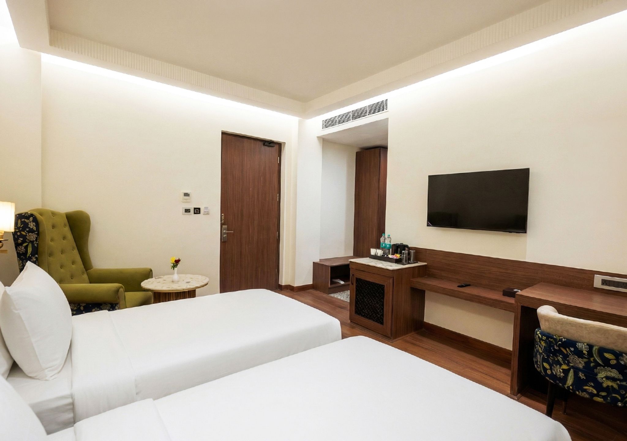 Saltstayz Autograph - Rishikesh Near Triveni Ghat Twin Room with Pool Access 2