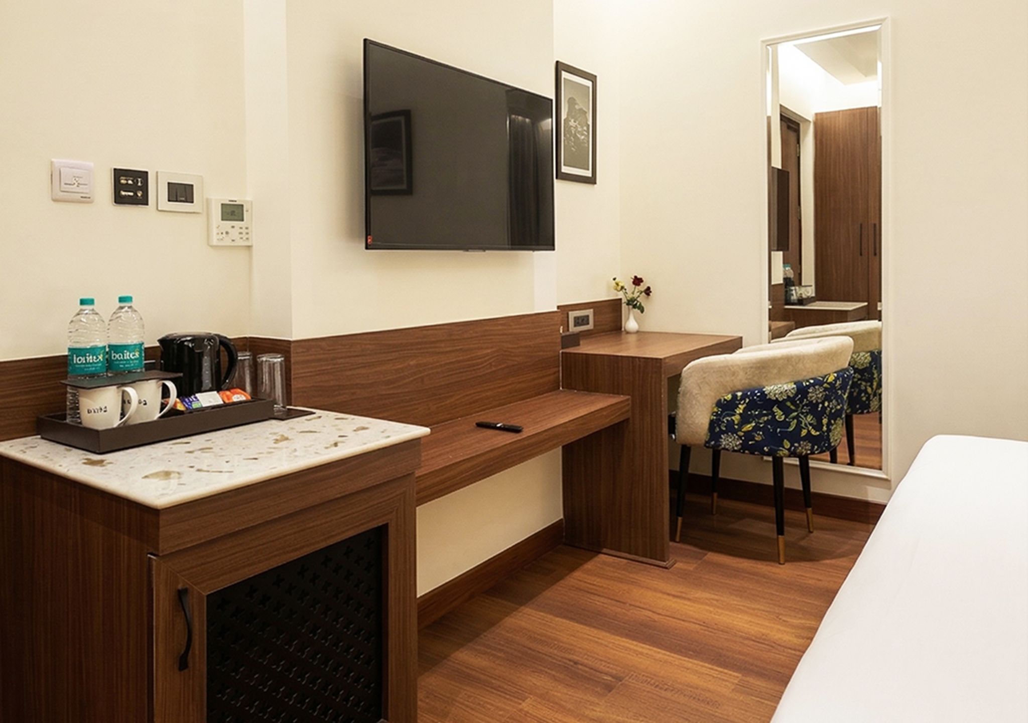 Saltstayz Autograph - Rishikesh Near Triveni Ghat Deluxe Room with Pool Access 2