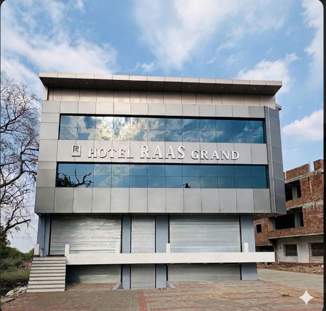 Hotel Raas Grand, Kanpur
