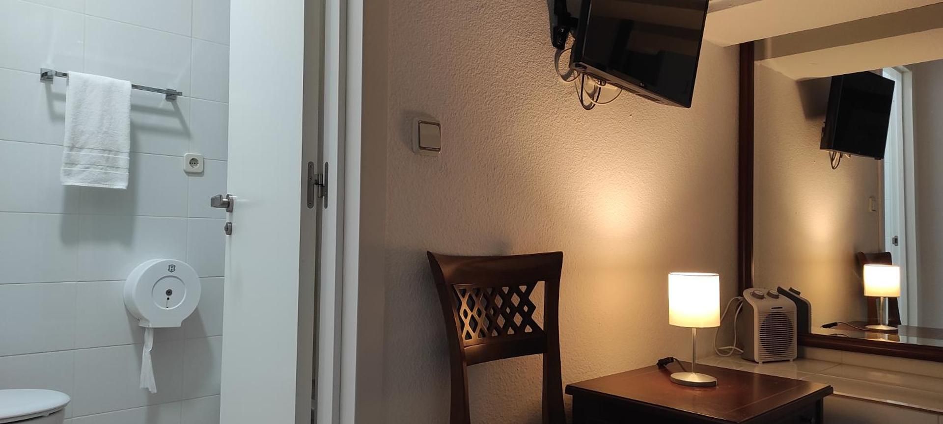 Hotel Lavapies Double or Twin Room with Private Bathroom 2