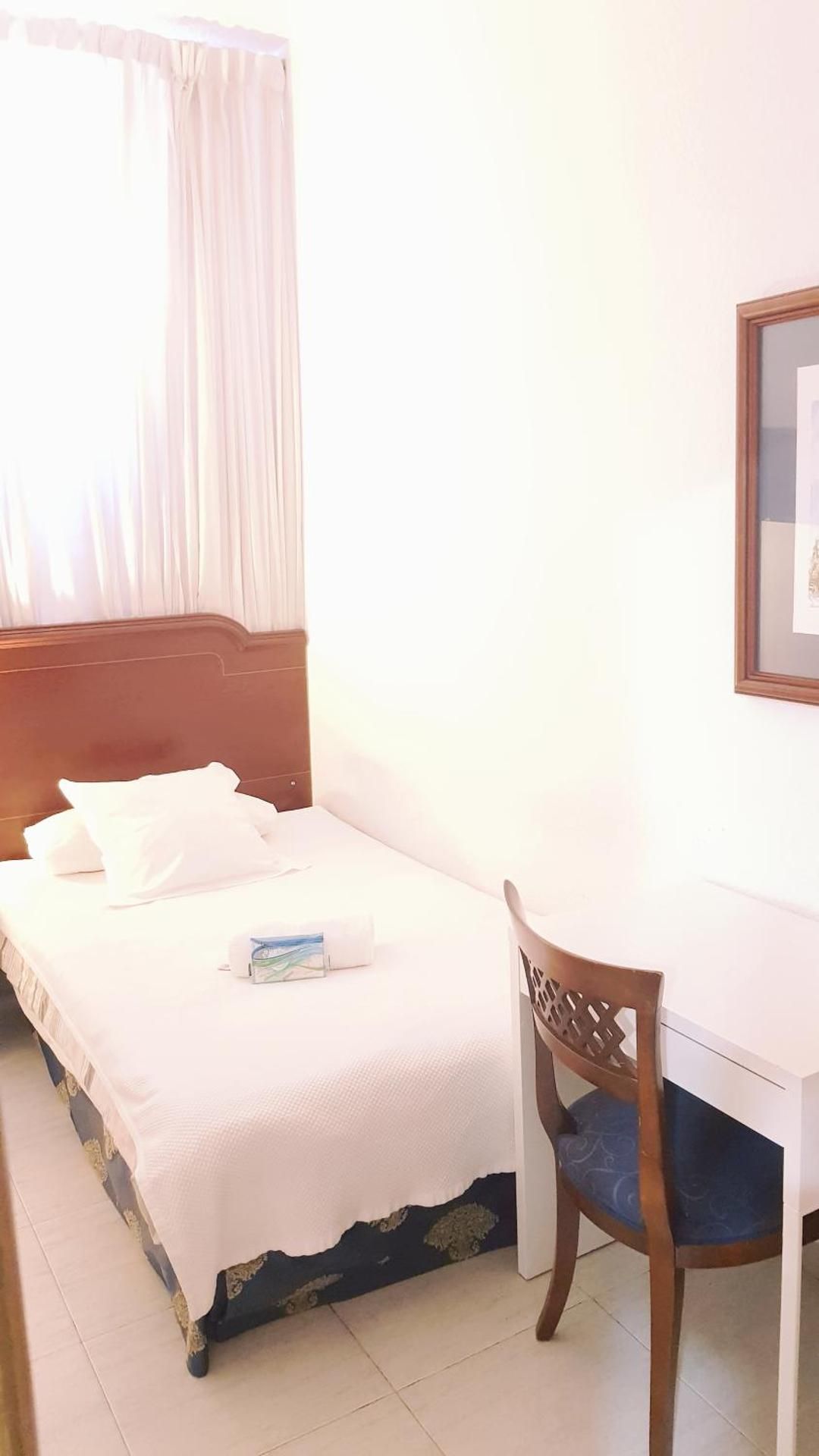 Hotel Lavapies SINGLE ROOM-SHARED BATHROOM 2