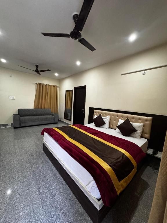 Hotel The Sunlight Restaurant Bhimtal
