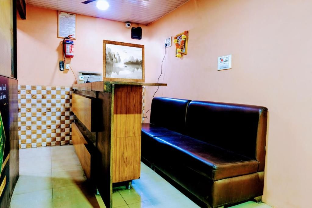 Amrapali Hotel