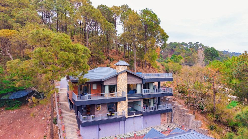ELIVAAS Prive The Retreat 4 BHK Villa