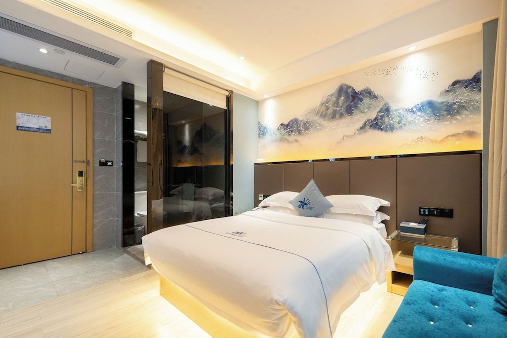 AeroLink Hotel Shenzhen Bao'an Airport City Double Room, City View 3