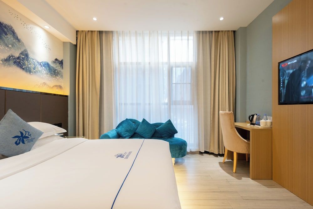 AeroLink Hotel Shenzhen Bao'an Airport City Double Room, City View 2