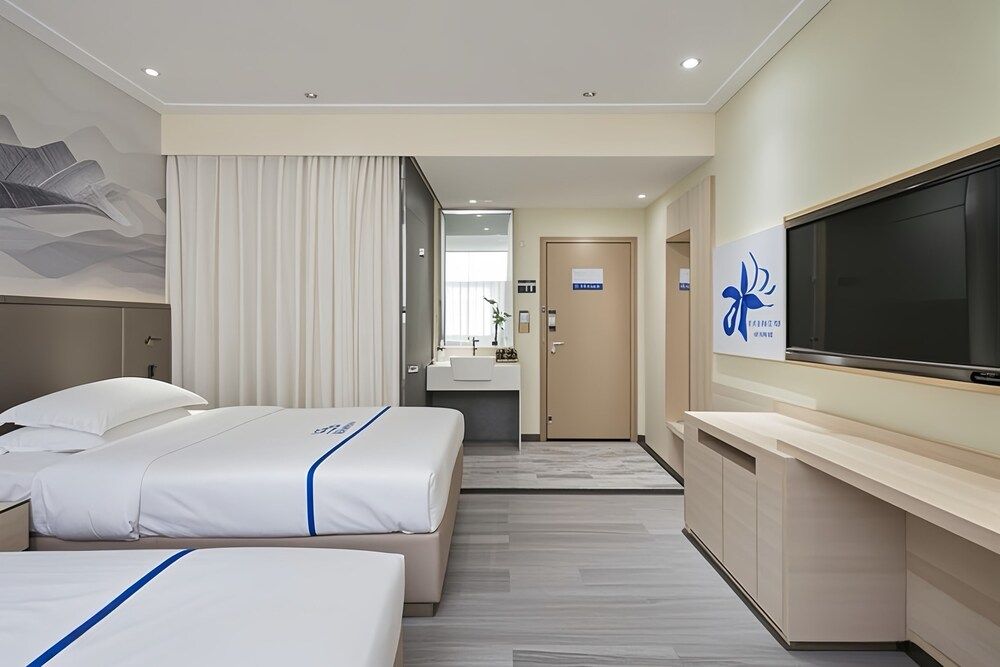 AeroLink Hotel Shenzhen Bao'an Airport Business Twin Room, City View 4