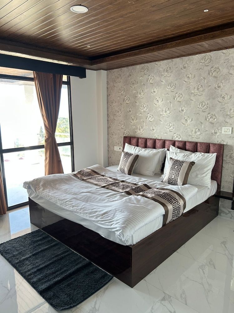 Longitude Homestay