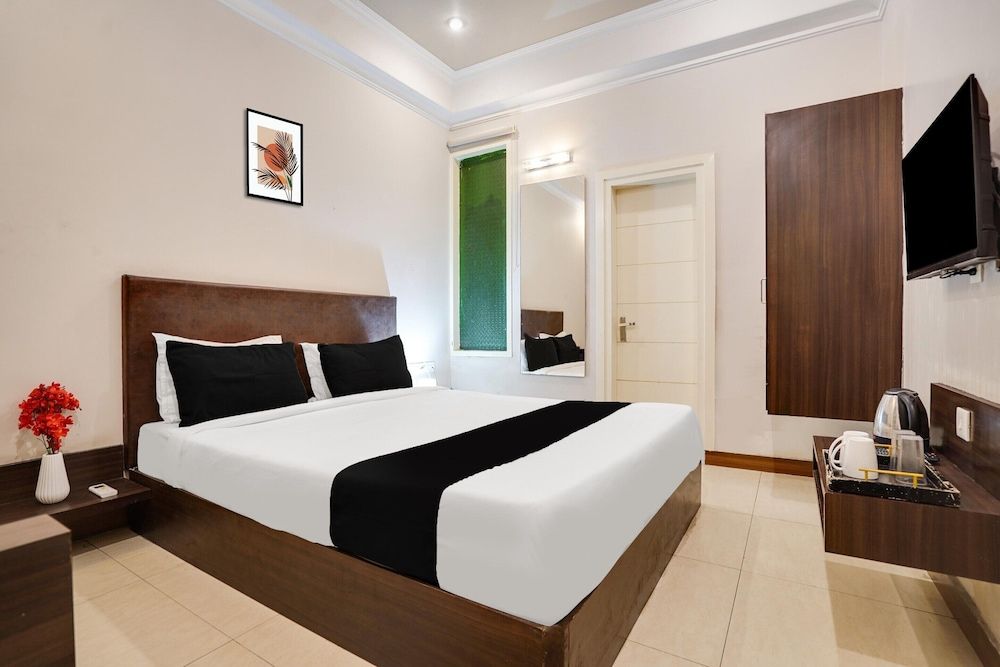 Elite Stays Near Mansarovar Metro Station