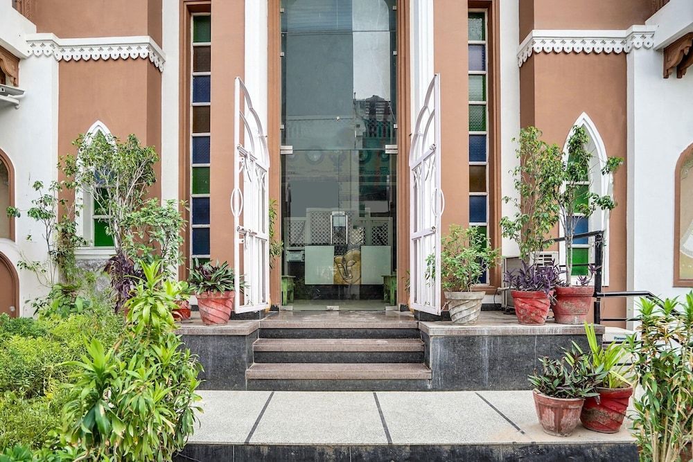 Elite Stays Near Mansarovar Metro Station