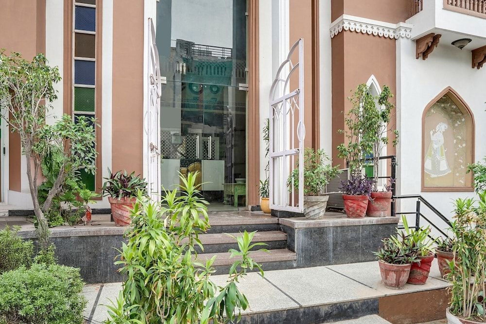 Elite Stays Near Mansarovar Metro Station