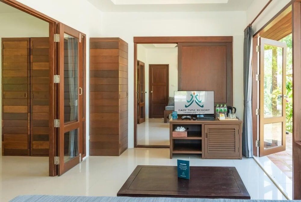 EASY TIME VILLA by MARALEINA Villa, 2 Bedrooms, Balcony 6