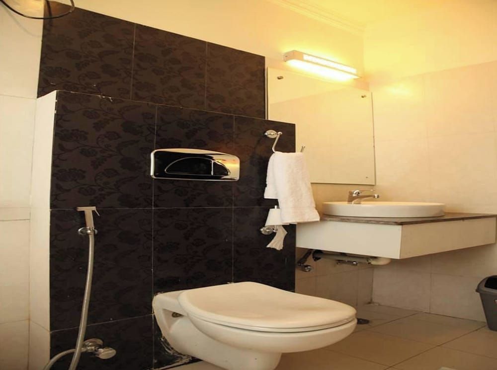 Hotel Kaler Hotel And Resort Bhimtal