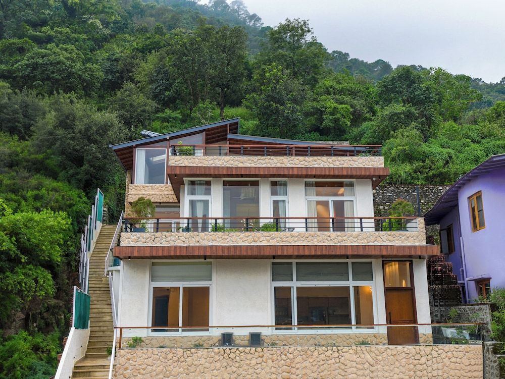 ELIVAAS Antarmann Casa Ember 2BHK