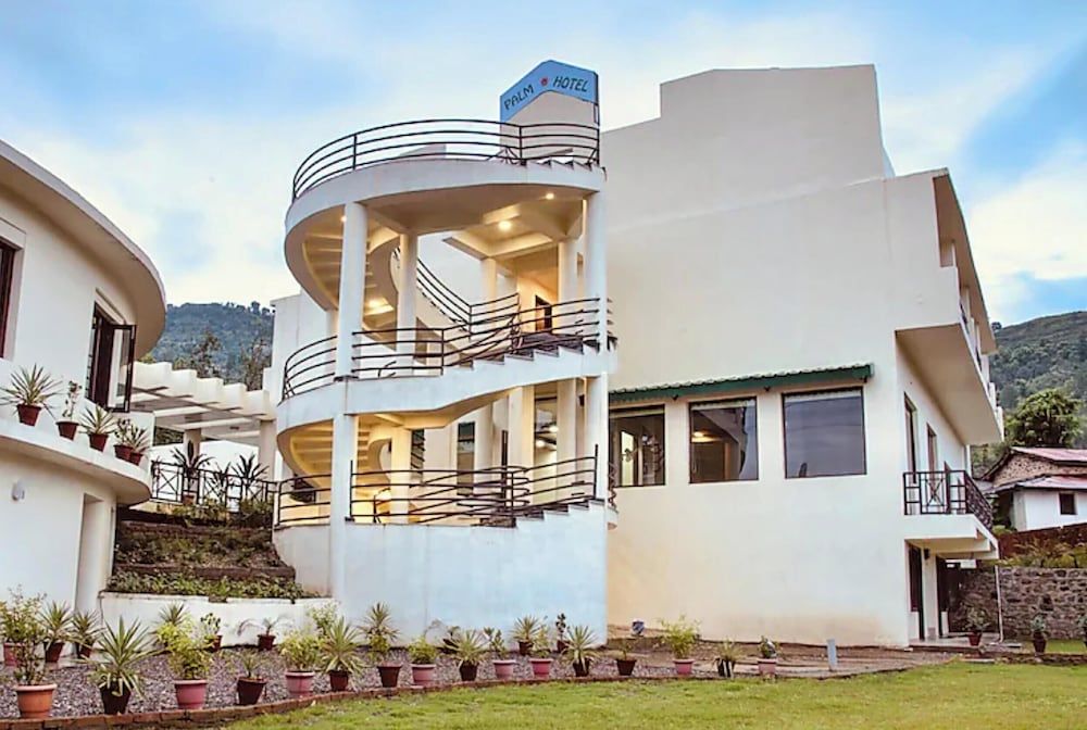 Luxury Hotel Palm Bhimtal