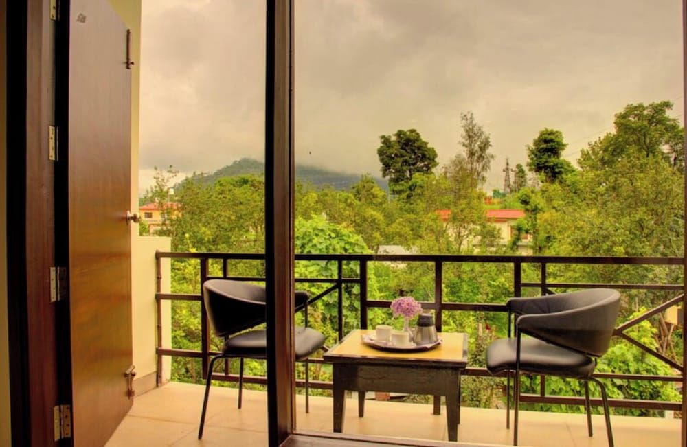 Luxury Hotel Palm Bhimtal