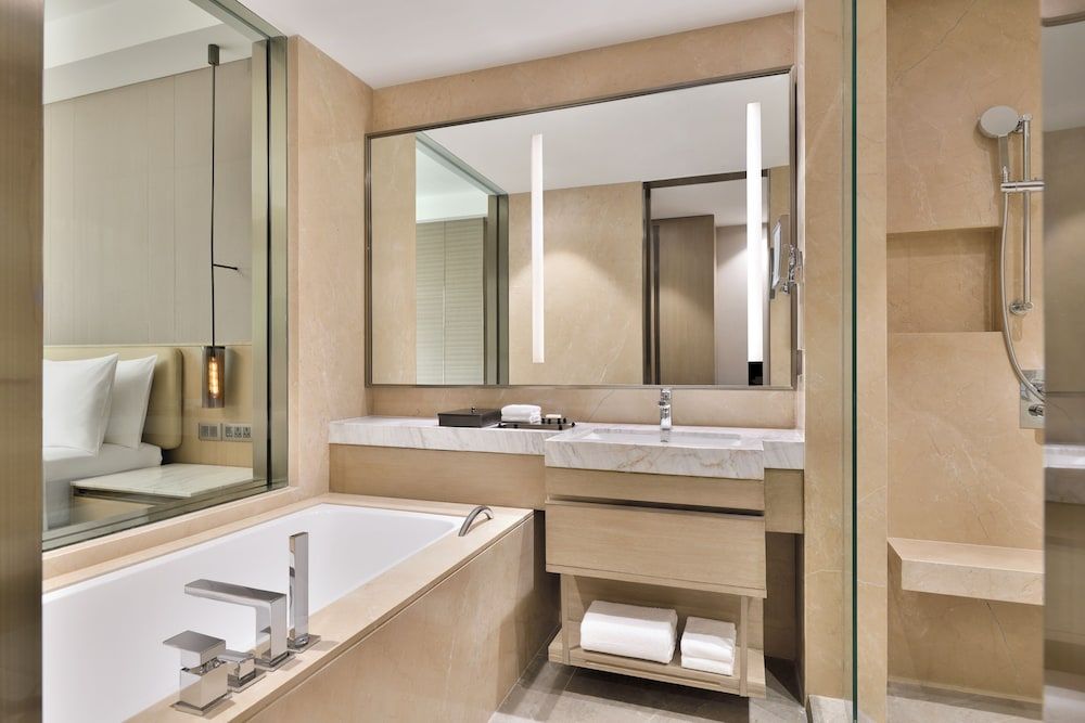 Navi Mumbai Marriott Hotel Executive Room, 2 Twin Beds, Bathtub 3