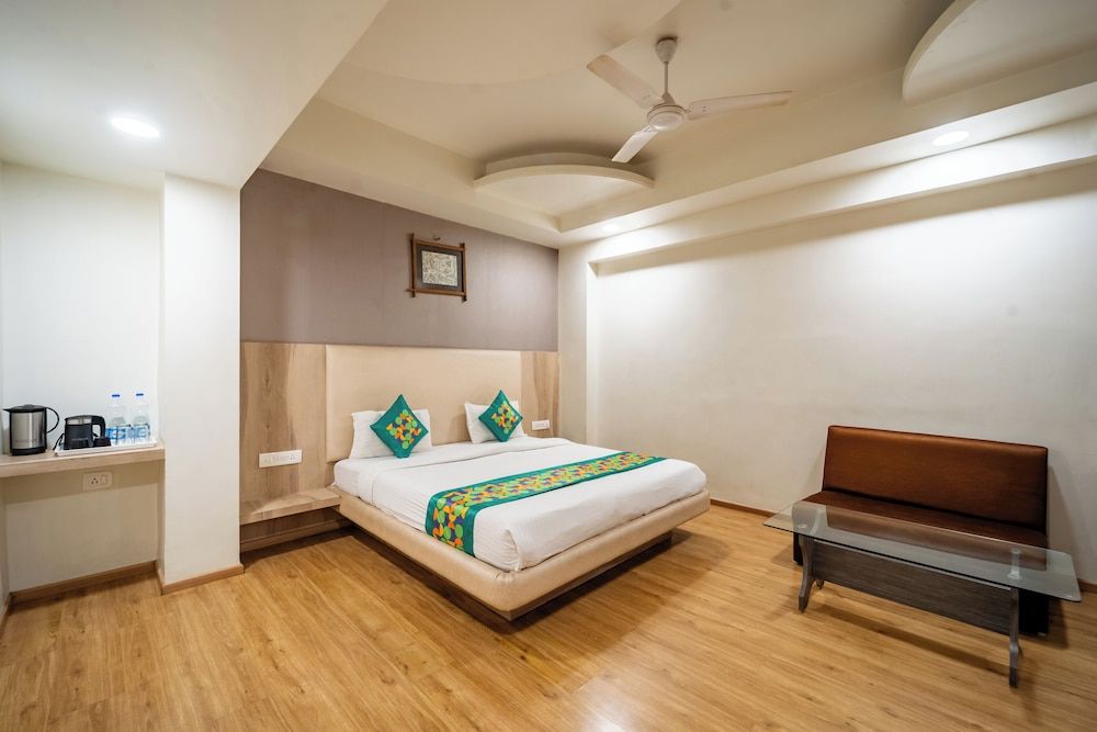 Treebo Kamal Regency, Near Bhopal Junction Railway Station