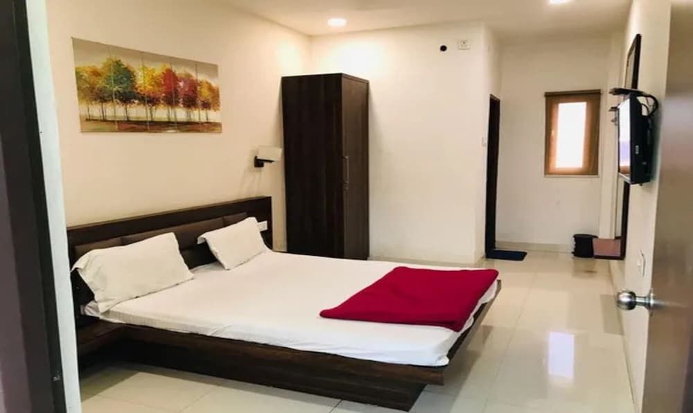 Fabhotel Blue Inn
