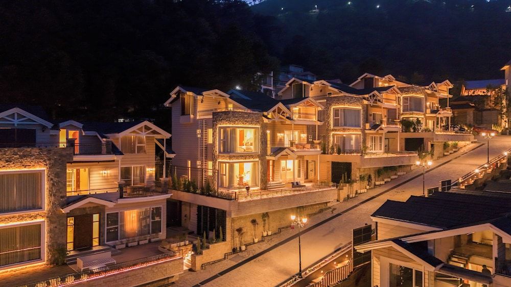 ELIVAAS privé Royce Rose 4BHK Hilltop
