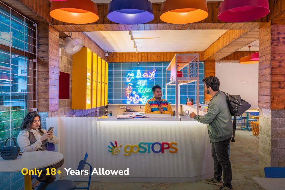 goSTOPS PLUS Kasol Manikaran Road, Bar and Hostel
