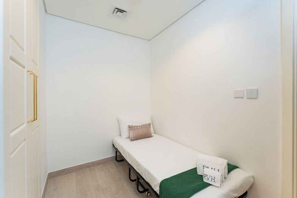 PVH - Mayas Geneva - 1BR Plus Maids Room