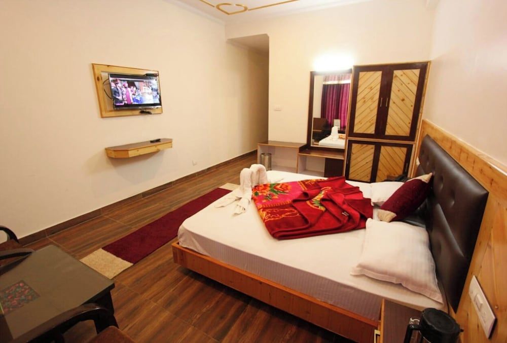 Hotel Saras Manali Near Hadimba Temple