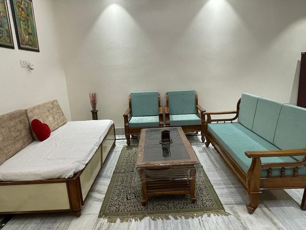 Lalit Villa Luxury Geeta Niwas