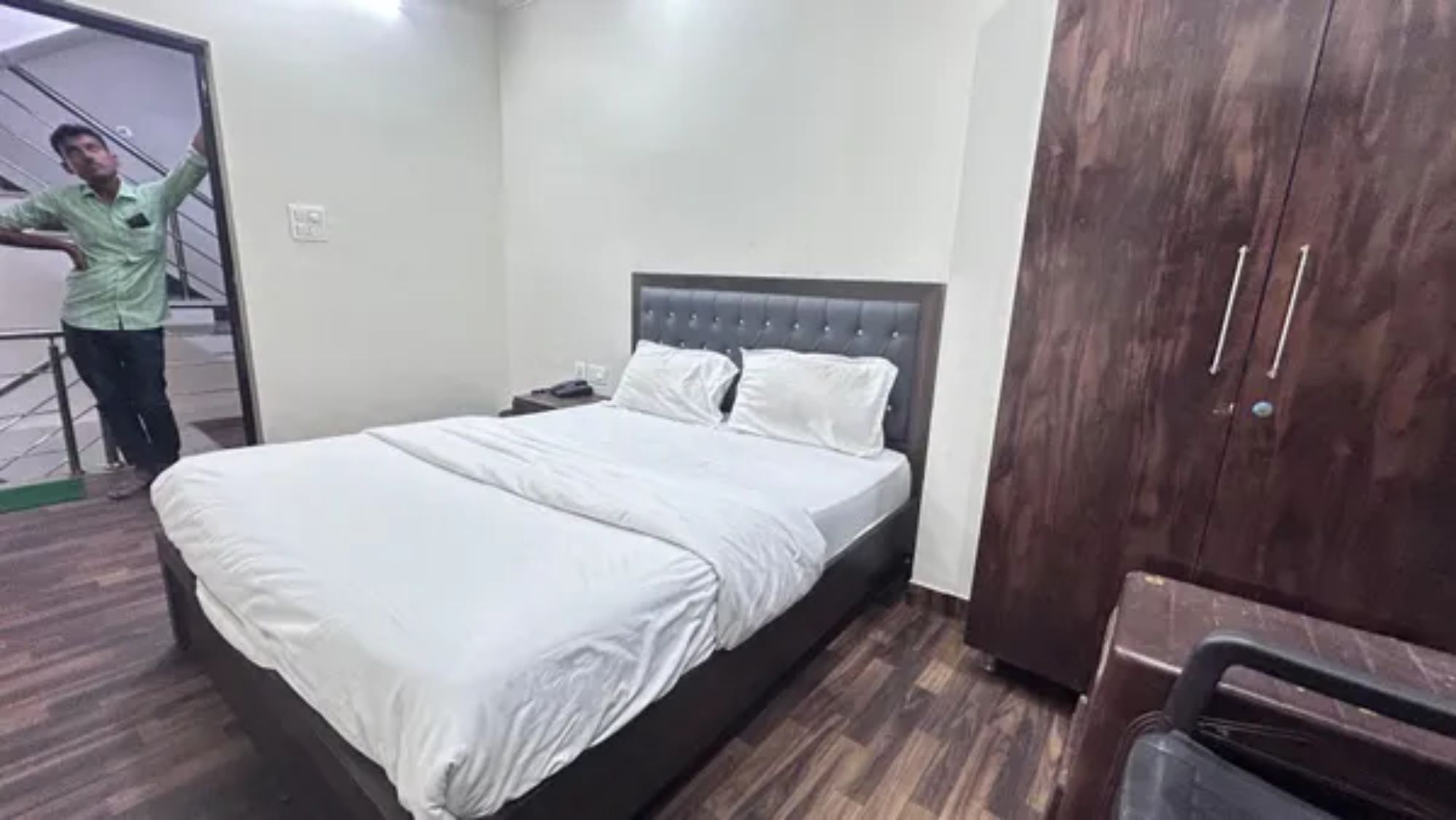 FabHotel Deep