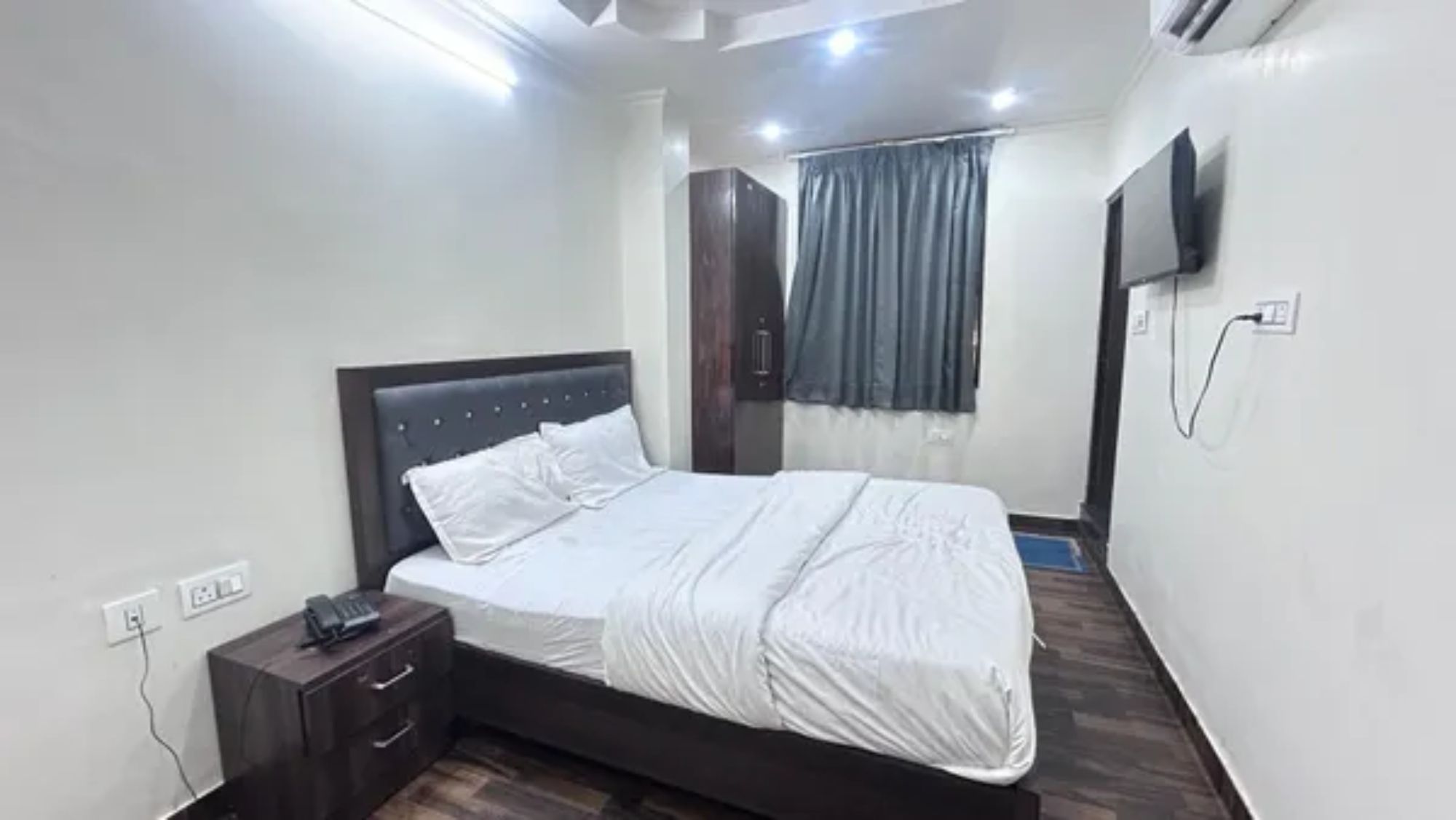 FabHotel Deep