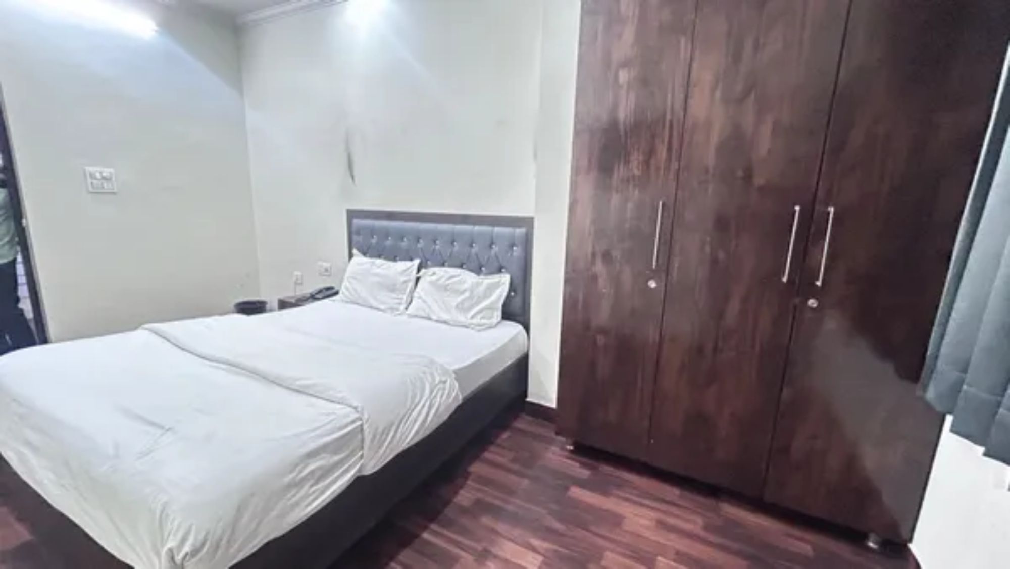 FabHotel Deep