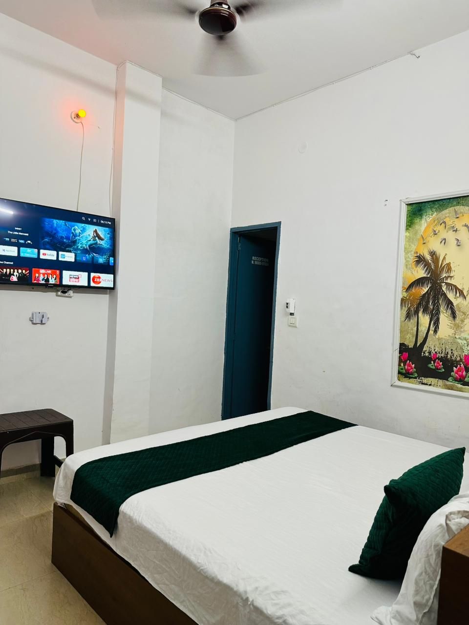 Hotel Park View - 100 Ft Road Deluxe Room 6