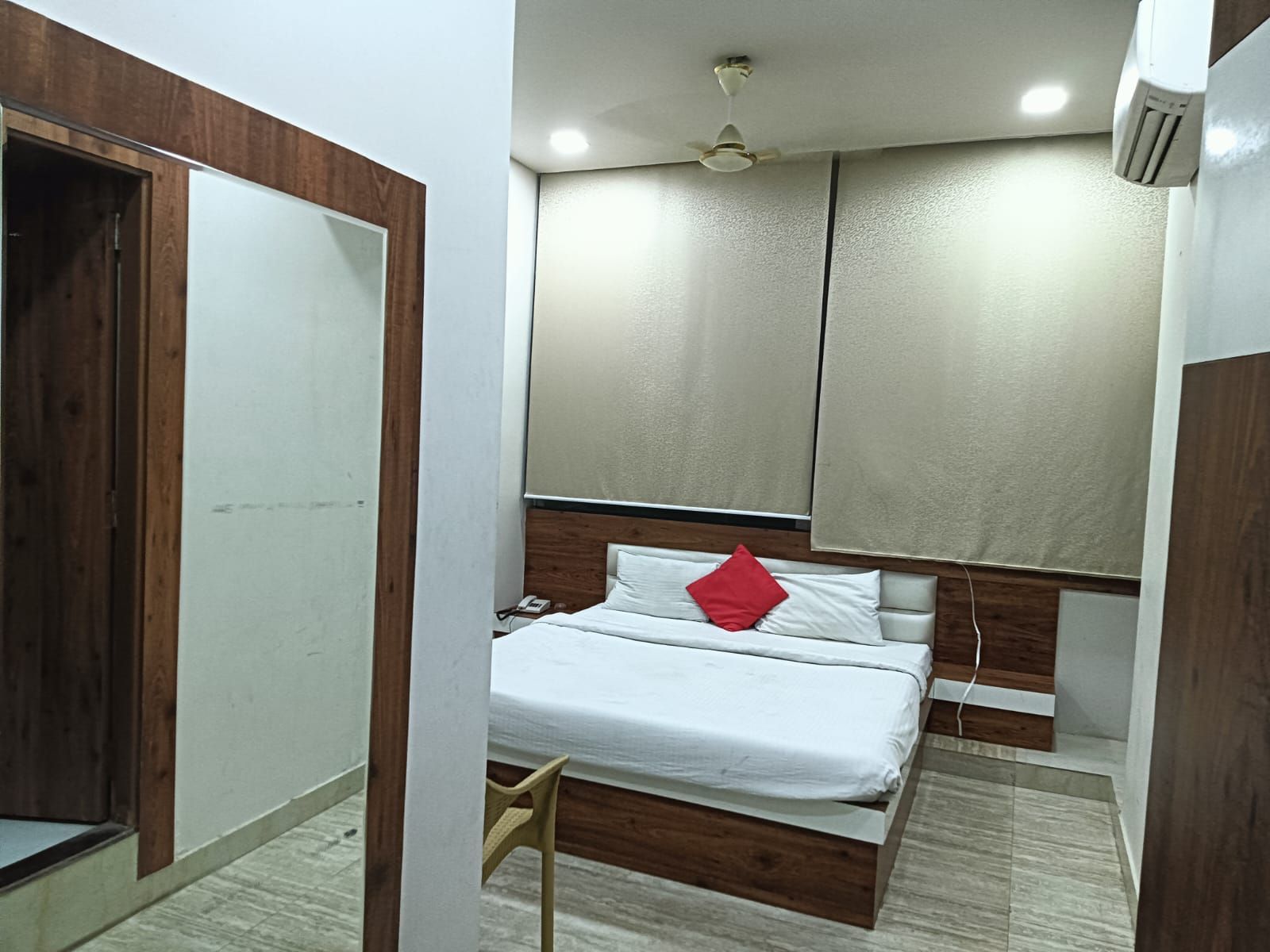 Hotel Panchseel Palace Standard Room 4