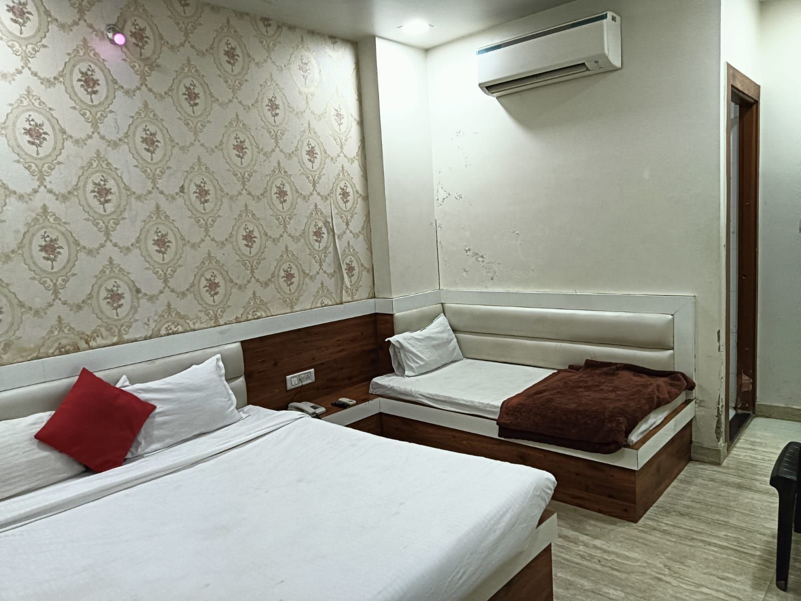 Hotel Panchseel Palace Standard Room 3
