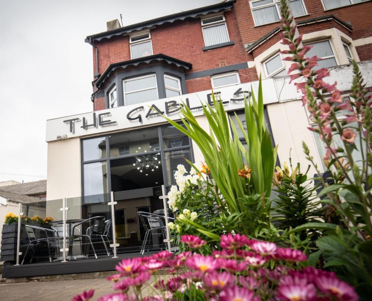 Cherish Lewis Hotel Blackpool- 2 min to Beach- Smart Lock- Fast WiFi