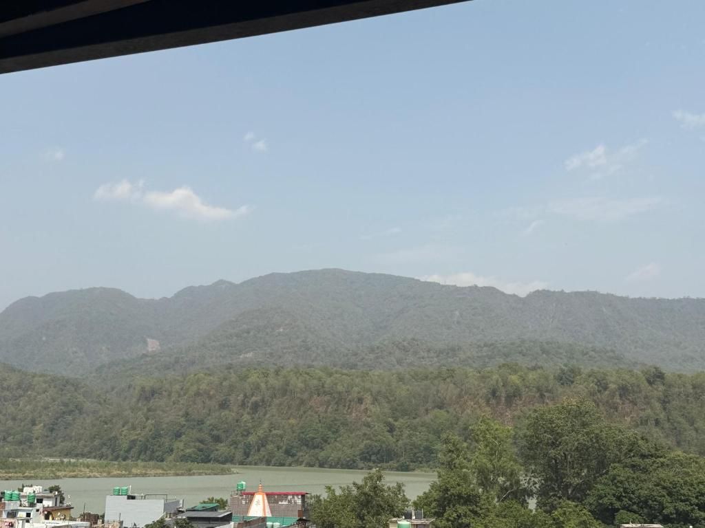 RS GALAXY HOTEL GANGA VIEW Premiun Pro with Ganga & Mountain View 3
