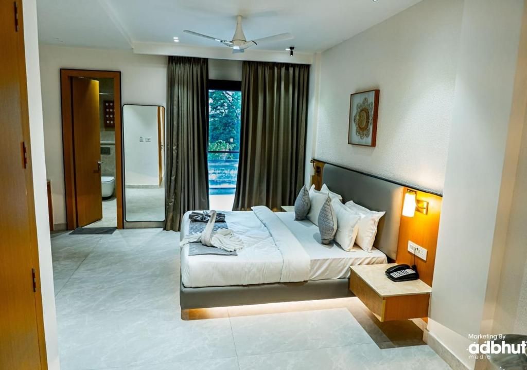 RS GALAXY HOTEL GANGA VIEW Standard Room with Mountain View